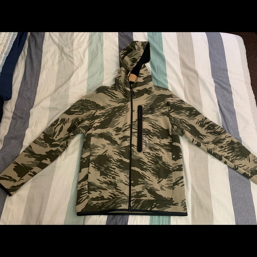 NIKE Sportswear Men's Full Zip Camo Tech Fleece Hoodie size medium. Myst…